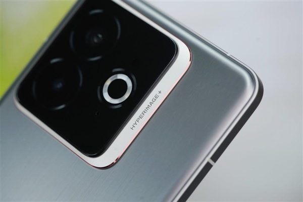 2600元最便宜骁龙8至尊版！真我GT7 Pro竞速版图赏