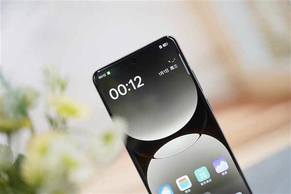 2600元最便宜骁龙8至尊版！真我GT7 Pro竞速版图赏