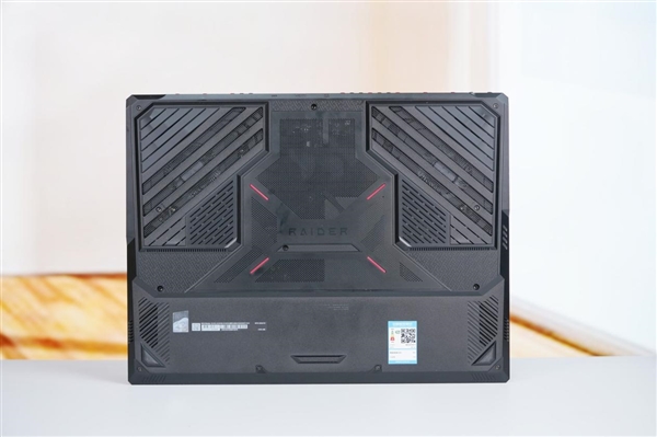 强劲性能+4K Mini-LED震撼大屏！微星泰坦18 Pro游戏本图赏