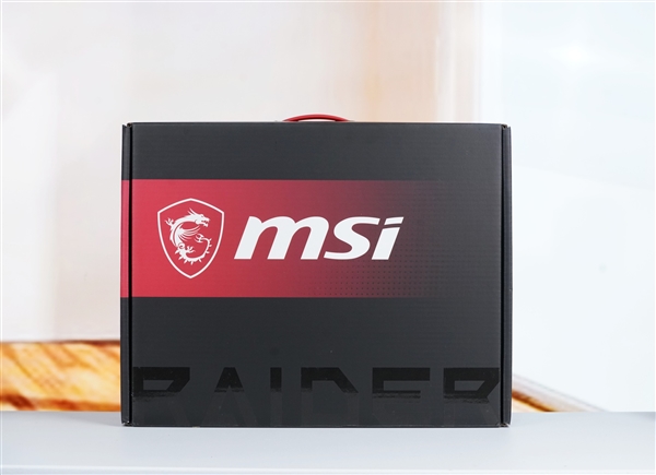 强劲性能+4K Mini-LED震撼大屏！微星泰坦18 Pro游戏本图赏