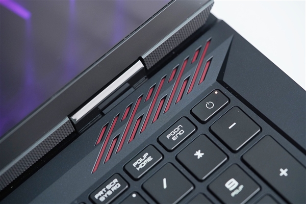 强劲性能+4K Mini-LED震撼大屏！微星泰坦18 Pro游戏本图赏