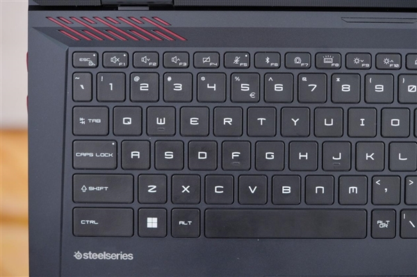 强劲性能+4K Mini-LED震撼大屏！微星泰坦18 Pro游戏本图赏