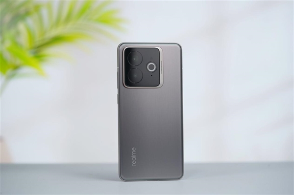 2600元最便宜骁龙8至尊版！真我GT7 Pro竞速版图赏