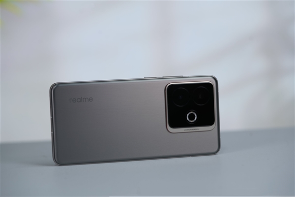 2600元最便宜骁龙8至尊版！真我GT7 Pro竞速版图赏