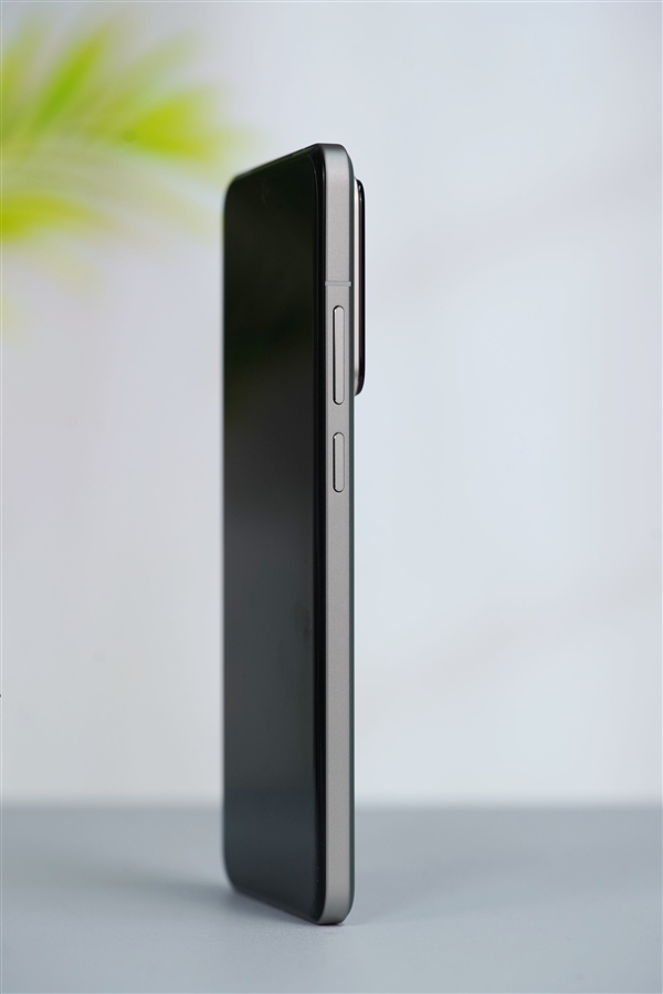 2600元最便宜骁龙8至尊版！真我GT7 Pro竞速版图赏