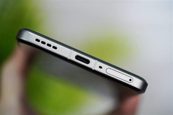 2600元最便宜骁龙8至尊版！真我GT7 Pro竞速版图赏