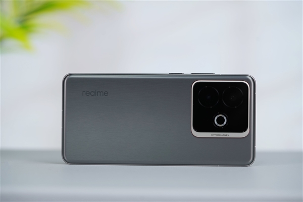 2600元最便宜骁龙8至尊版！真我GT7 Pro竞速版图赏