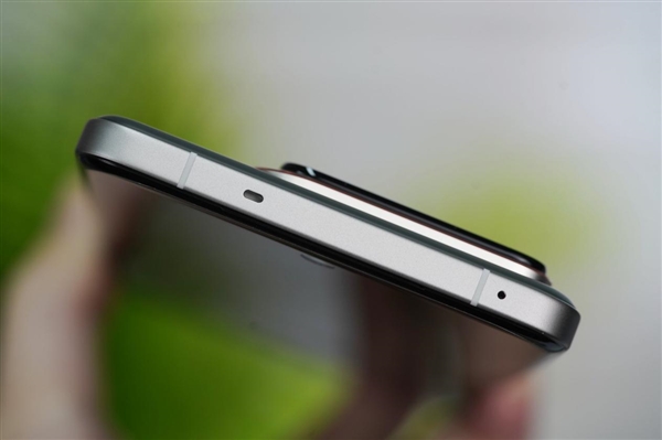 2600元最便宜骁龙8至尊版！真我GT7 Pro竞速版图赏