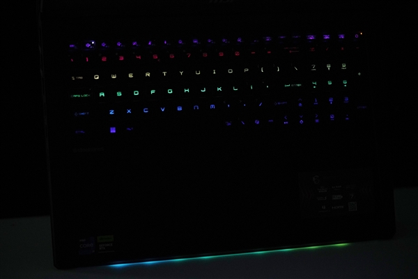 强劲性能+4K Mini-LED震撼大屏！微星泰坦18 Pro游戏本图赏