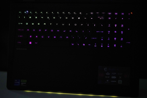 强劲性能+4K Mini-LED震撼大屏！微星泰坦18 Pro游戏本图赏