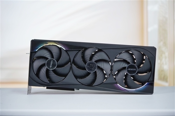 太气人！网友全额购RTX 5080遭商家坐地起价：加钱退货二选一