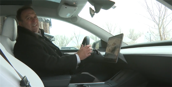 疯狂狙击OpenAI 马斯克发布“地表最强”Grok 3:但后院却起火了