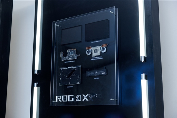 最强全能平板笔记本！ROG幻X 2025 13999元起预约：首发独占AMD最强U