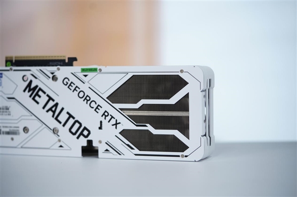 铝合金一体成型！影驰RTX 5070 Ti金属大师OC显卡图赏