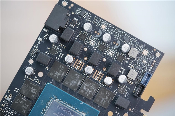 铝合金一体成型！影驰RTX 5070 Ti金属大师OC显卡图赏