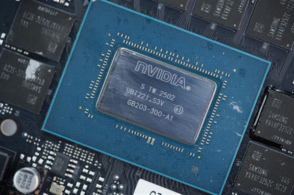 赛博霓虹风！耕升RTX 5070 Ti炫光·超OC显卡图赏