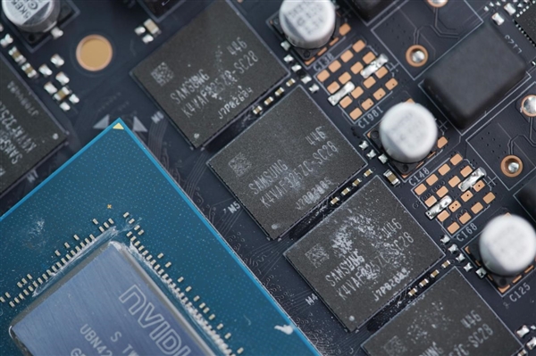 铝合金一体成型！影驰RTX 5070 Ti金属大师OC显卡图赏