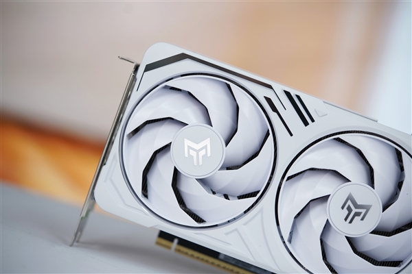 铝合金一体成型！影驰RTX 5070 Ti金属大师OC显卡图赏