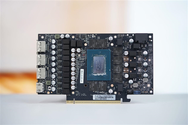 铝合金一体成型！影驰RTX 5070 Ti金属大师OC显卡图赏