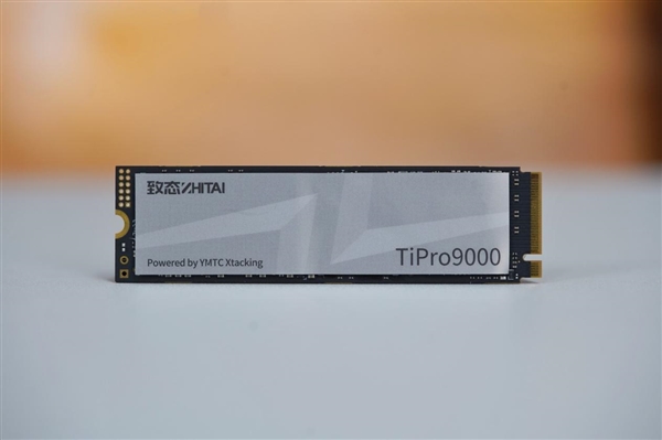 速度逼近PCIe 5.0极限！长江存储致态TiPro9000 4TB SSD图赏