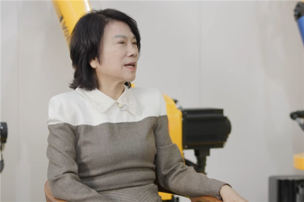 董明珠称挖人是小偷行为：我们人才都是高校毕业生招进来