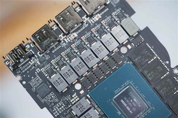 一如既往的精美！英伟达RTX 5070公版显卡图赏