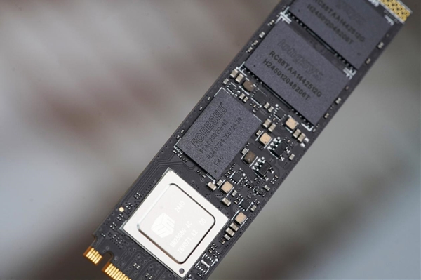 狂飙14000MB/s！雷克沙NM1090 PRO固态硬盘图赏