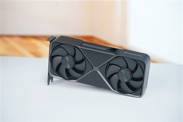 一如既往的精美！英伟达RTX 5070公版显卡图赏