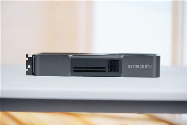 一如既往的精美！英伟达RTX 5070公版显卡图赏