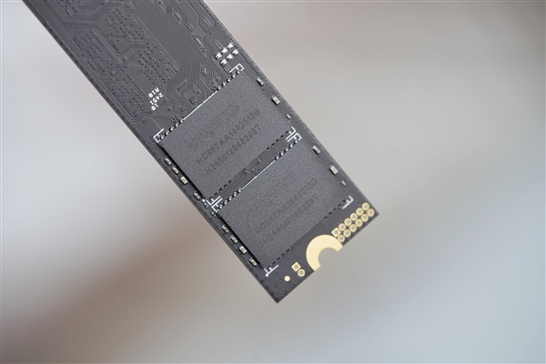 狂飙14000MB/s！雷克沙NM1090 PRO固态硬盘图赏