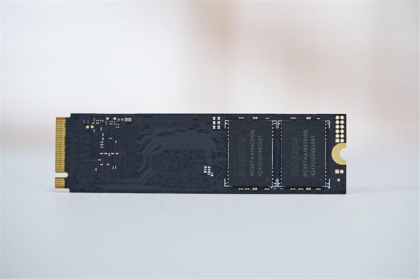 狂飙14000MB/s！雷克沙NM1090 PRO固态硬盘图赏