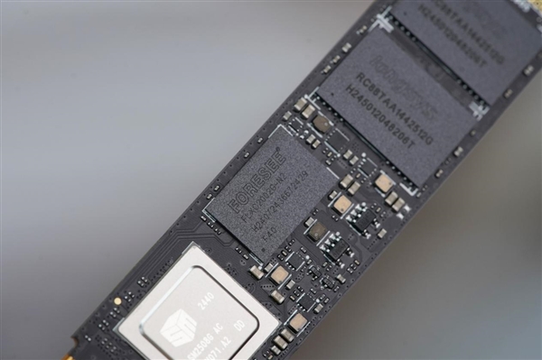 狂飙14000MB/s！雷克沙NM1090 PRO固态硬盘图赏