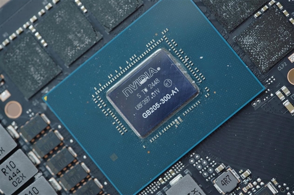 一如既往的精美！英伟达RTX 5070公版显卡图赏