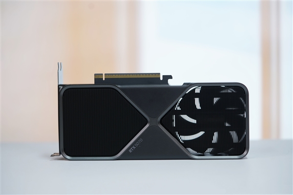 一如既往的精美！英伟达RTX 5070公版显卡图赏