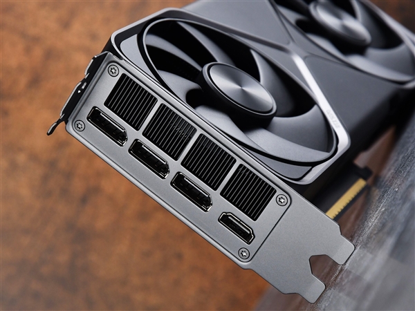 英伟达RTX 5070 12GB FE显卡上手:2K 200帧 起飞了