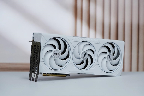 性价比装机利器！蓝宝石RX 9070显卡图赏