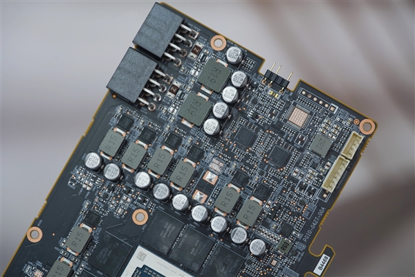 性价比装机利器！蓝宝石RX 9070显卡图赏