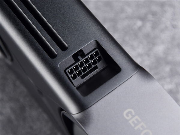 英伟达RTX 5070 12GB FE显卡上手:2K 200帧 起飞了