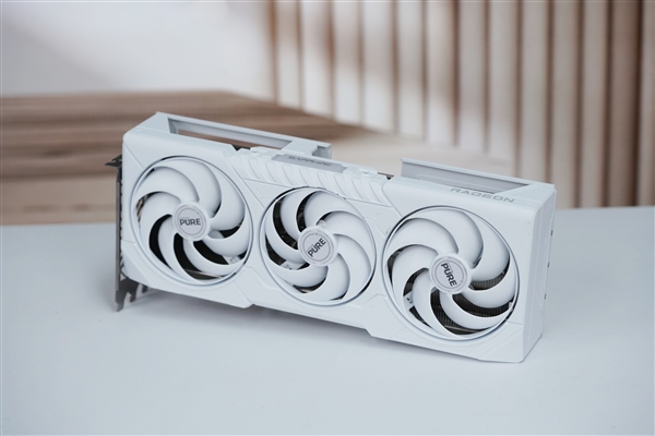 性价比装机利器！蓝宝石RX 9070显卡图赏