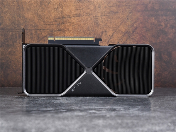 英伟达RTX 5070 12GB FE显卡上手:2K 200帧 起飞了