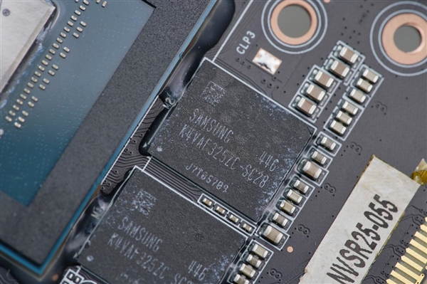 简约硬朗！索泰RTX 5070 SOLID OC显卡图赏