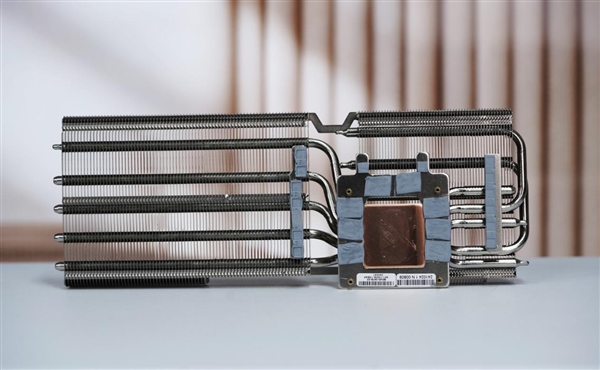 性价比装机利器！蓝宝石RX 9070显卡图赏