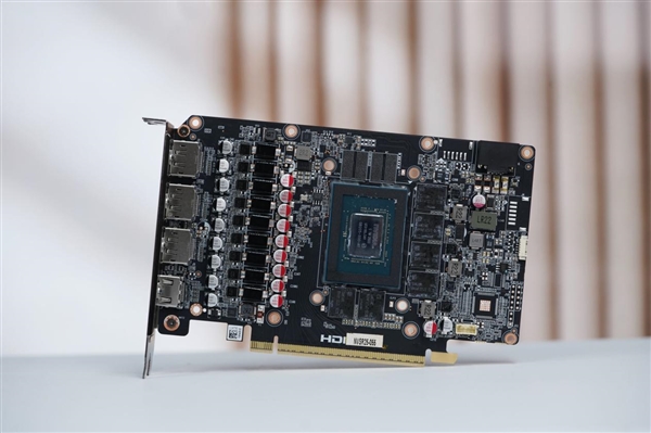 简约硬朗！索泰RTX 5070 SOLID OC显卡图赏