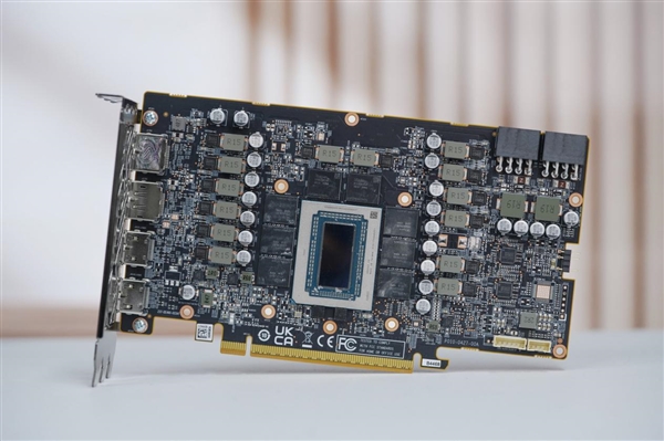 性价比装机利器！蓝宝石RX 9070显卡图赏