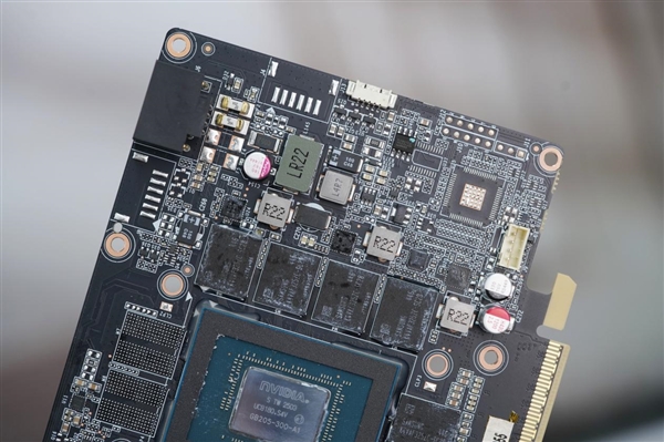 简约硬朗！索泰RTX 5070 SOLID OC显卡图赏