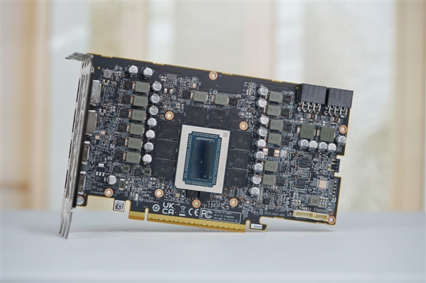 纯白高颜值！蓝宝石RX 9070 XT显卡图赏