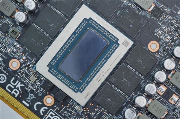 纯白高颜值！蓝宝石RX 9070 XT显卡图赏