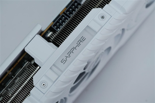 性价比装机利器！蓝宝石RX 9070显卡图赏