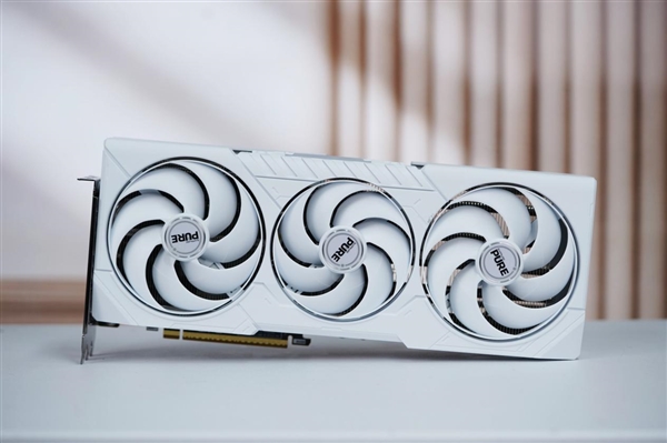 性价比装机利器！蓝宝石RX 9070显卡图赏