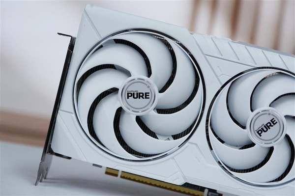 性价比装机利器！蓝宝石RX 9070显卡图赏